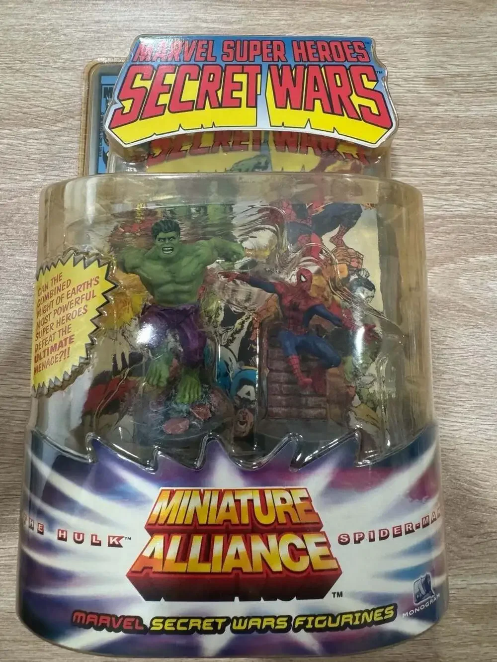 Monogram Marvel Miniature Alliance Secret Wars Hulk and Spider-Man Figurines